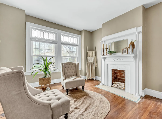 Sitting room with fireplace - 261 Richmond Ave