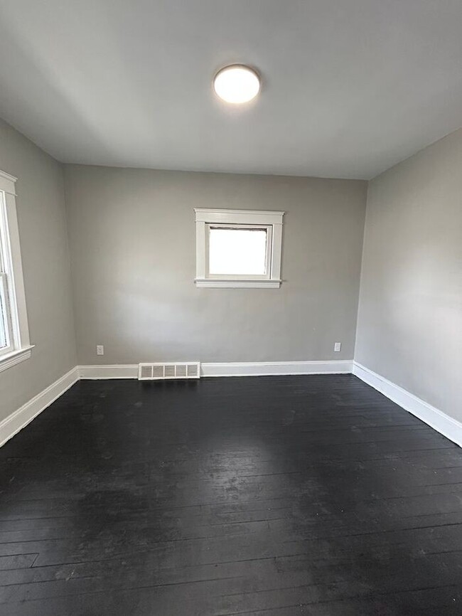 Primary Photo - Charming 2-bedroom, 1-bathroom house locat...