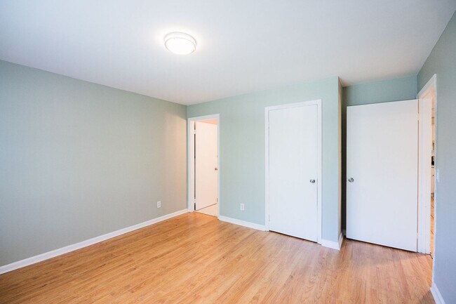 Building Photo - 315 S Mendenhall St