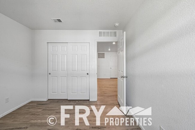 Building Photo - 3BR Home w/ Attached Garage + Easy Commute to Denver & DIA