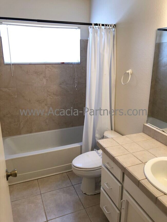 Building Photo - Three Bedroom/Two Bath Home