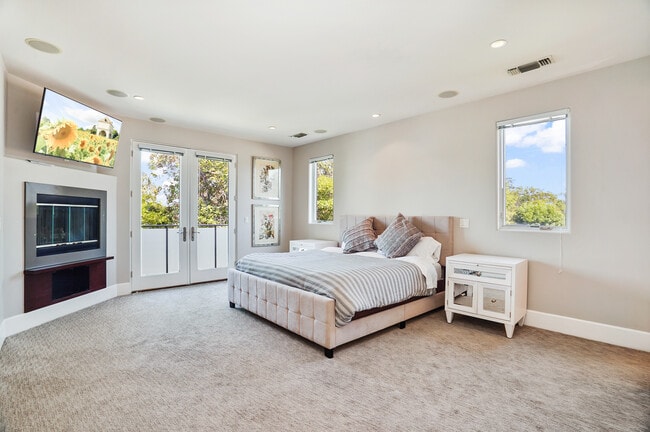 2nd - main bedroom - 841 N Crescent Heights Blvd