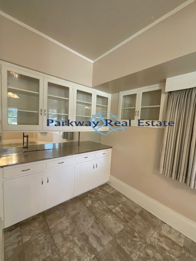 Building Photo - Charming 3 Bedroom House in East Alpine