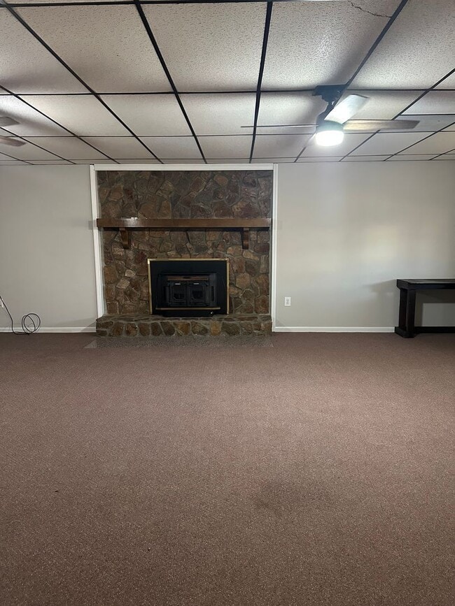 Building Photo - HOME AVALIABLE FOR RENT ON 2 ACRES!