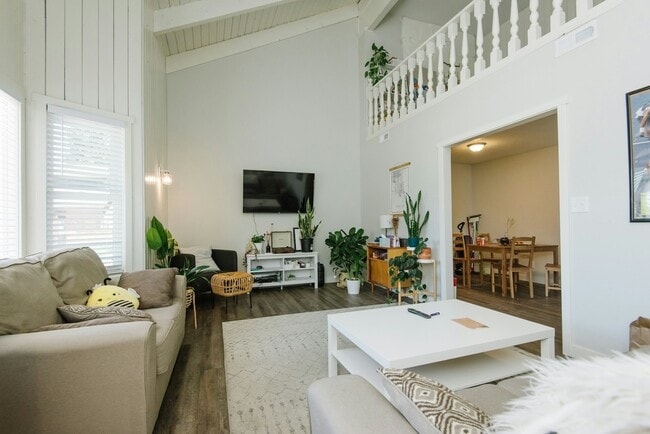 Primary Photo - 613 N 1100 West St