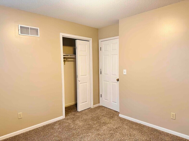 Building Photo - 1142 E Frontier Dr