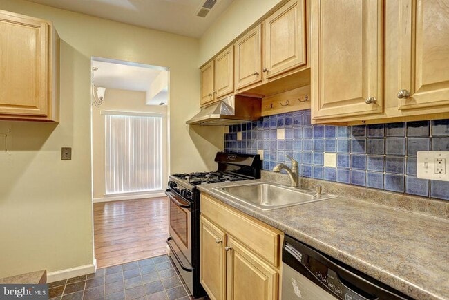 Building Photo - 6009 Majors Ln