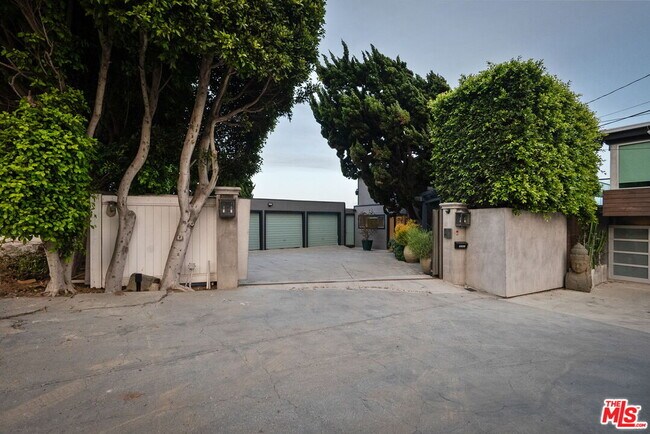 Building Photo - 26044 Pacific Coast Hwy
