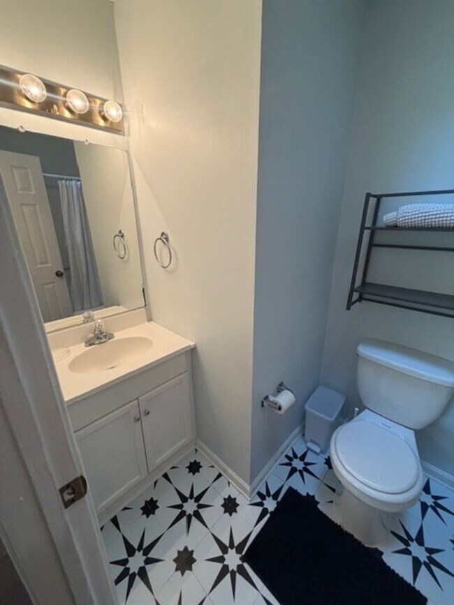 Building Photo - 801 Seawinds Ln