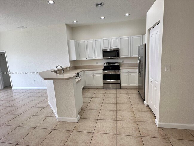 Building Photo - 1365 SW 154th Ct
