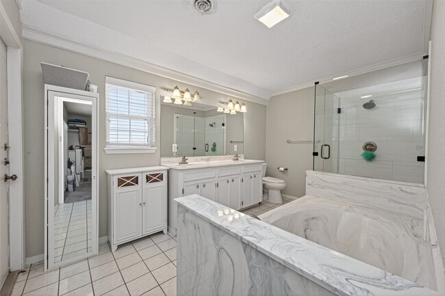 Building Photo - 1910 Claiborne Dr