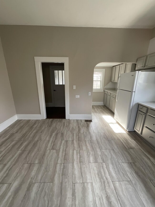 Building Photo - 603 Poplar Ave