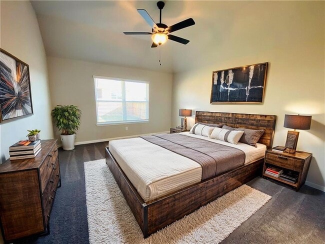 Building Photo - 721 Hollyhock Dr