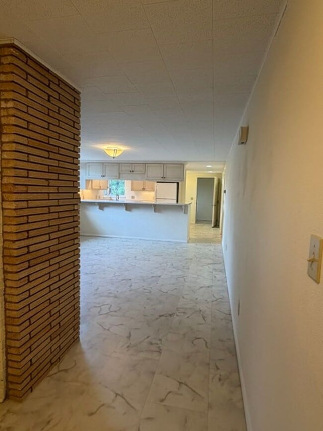 Building Photo - 1653 Woodland Ave