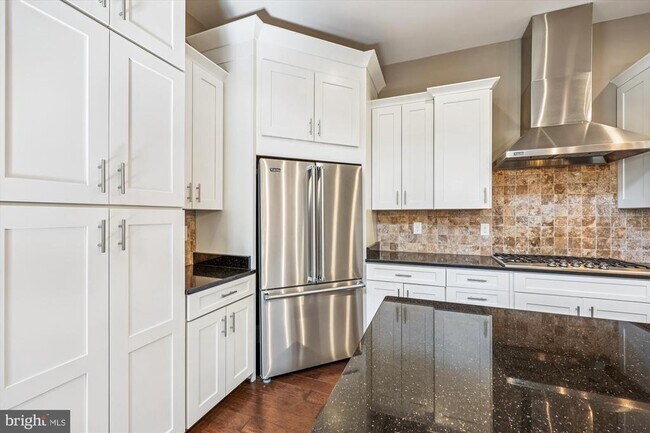 Building Photo - 448 Salk Cir