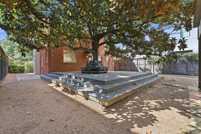 Building Photo - 2132 Tangley St