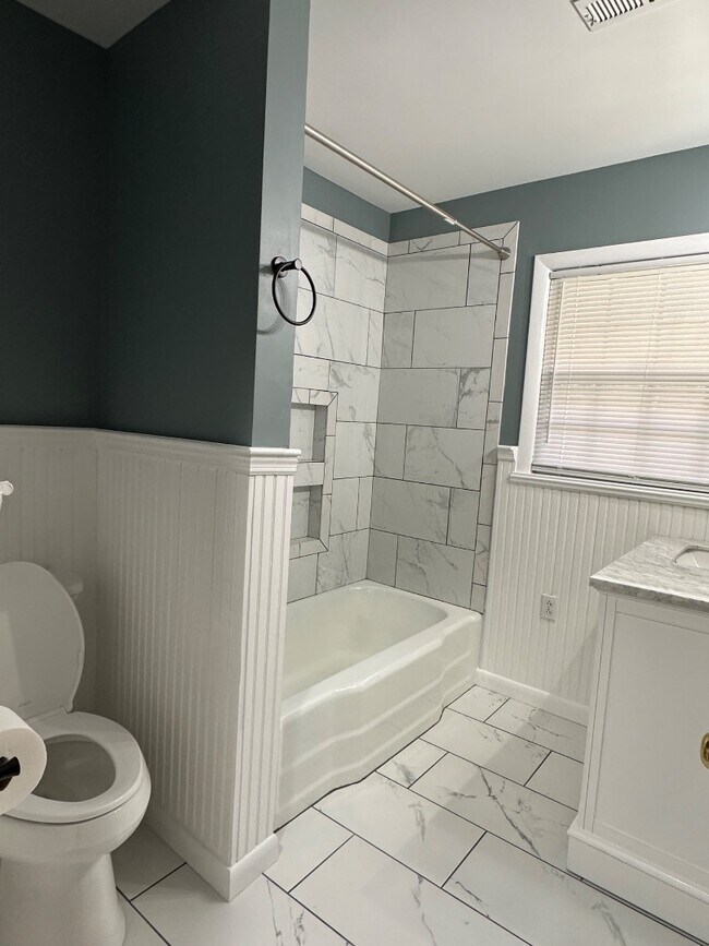 Building Photo - 3928 Inwood Dr