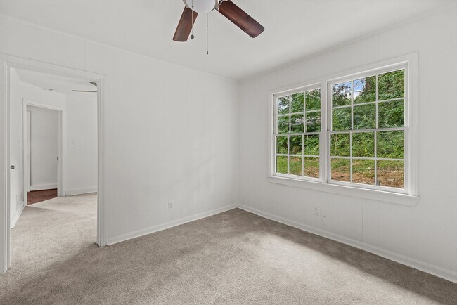 Building Photo - Charming 3 Bedroom, 2 Bathroom house