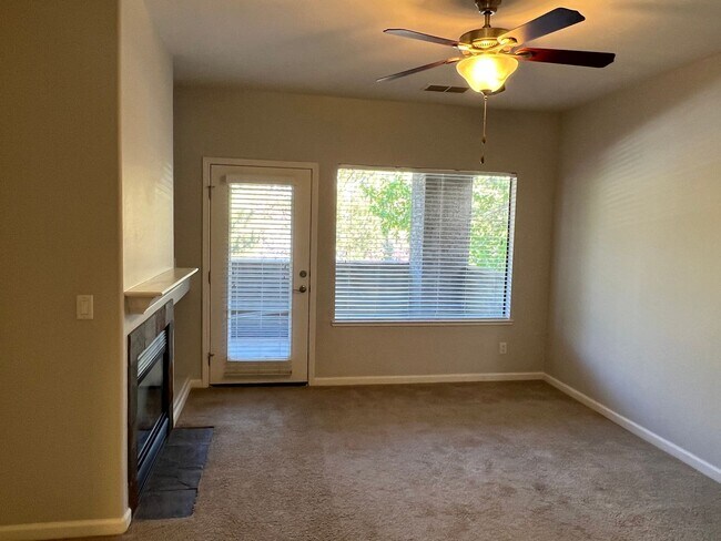 Building Photo - Beautiful 2-bedroom, 2 bath Condo in Gated...