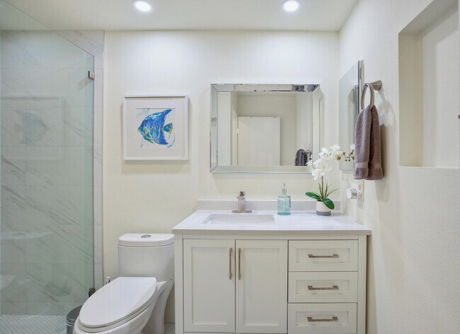 Building Photo - 709 Vista Lago Cir N