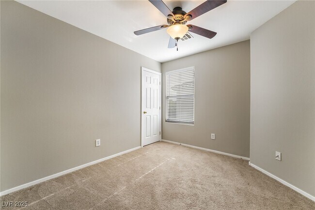 Building Photo - 10667 Mann St