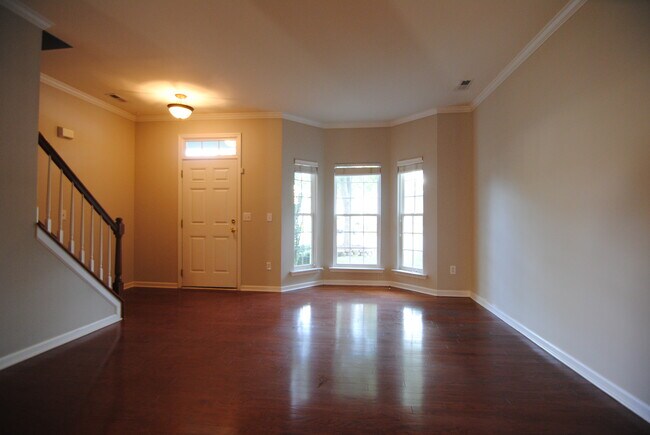 Primary Photo - 10722 Edmundson Ave