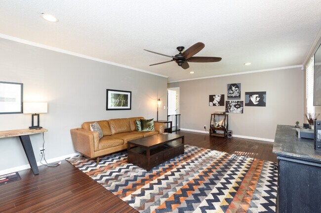 Building Photo - 905 Preston Ct