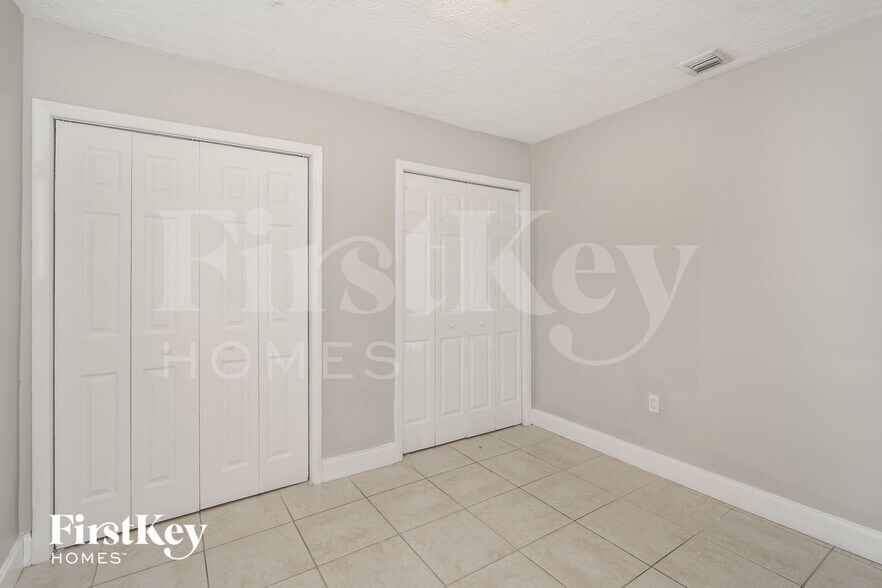 Building Photo - 7300 Ramona St