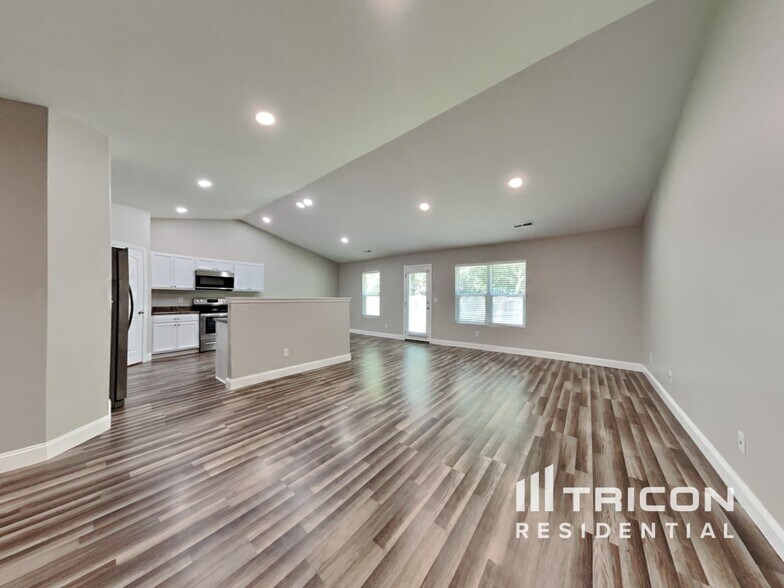 Building Photo - 19 Summerwood Ln