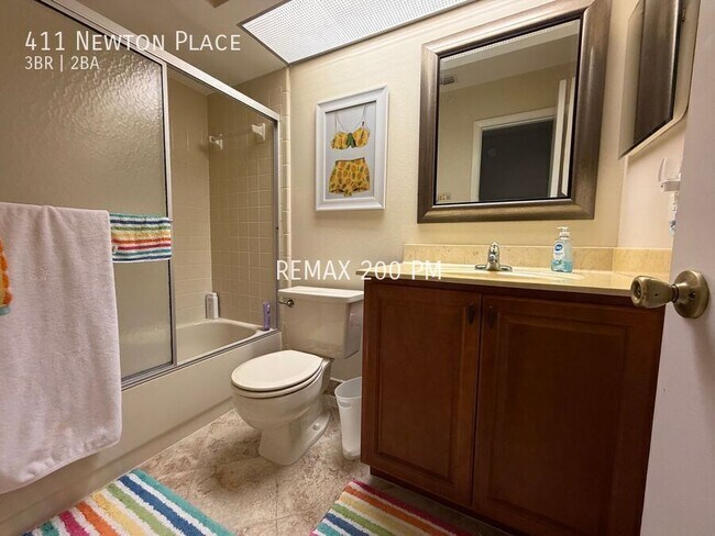 Building Photo - 411 Newton Pl