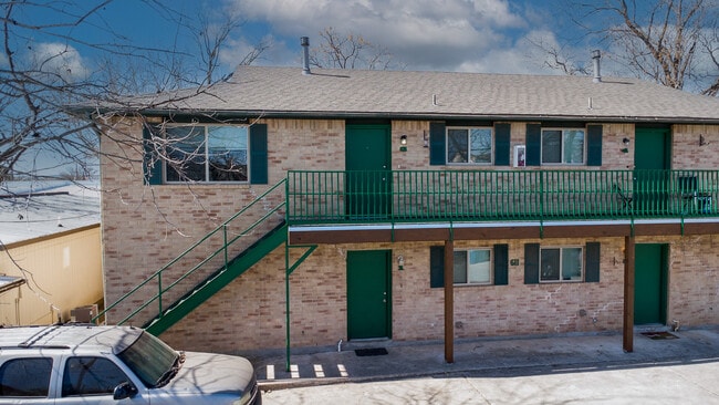 Building Photo - 611 Peterson Dr