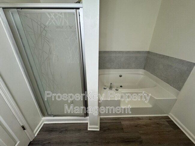 Building Photo - 802 27th Ave