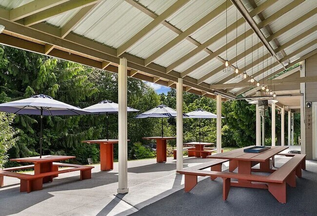 Building Photo - Beautiful house in Maple View Meadows.