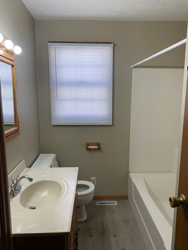 Building Photo - PRICE REDUCED! 4 Bedroom, 1.5 Bathroom Hou...