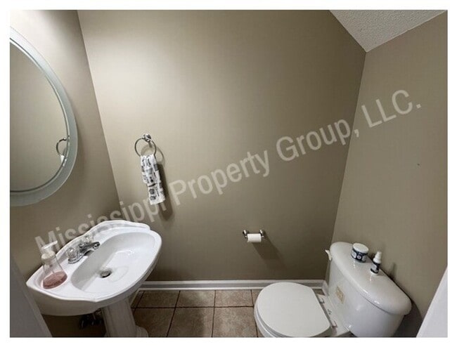 Building Photo - 2BR/2.5BA FOR RENT