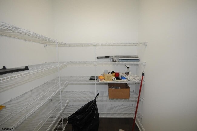 Building Photo - 101 W Beach Ave