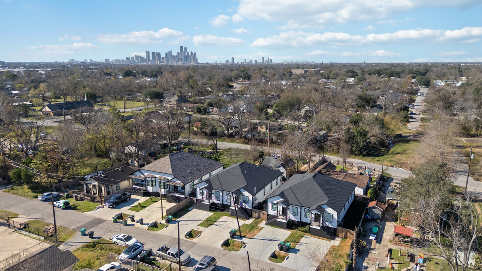 Building Photo - 3825 Easy St