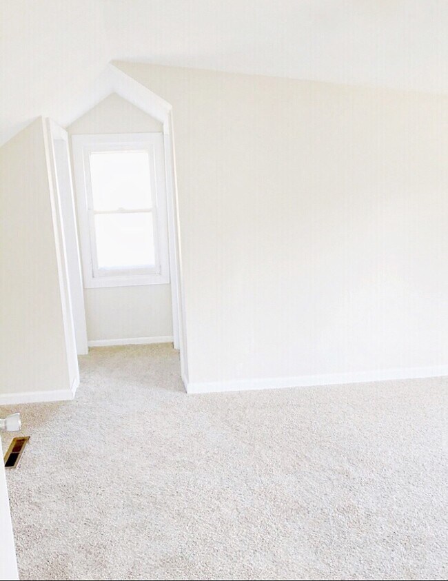 Building Photo - 496 Maryland Ave W