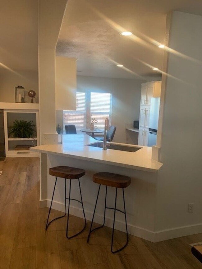 Building Photo - 16378 Arnold Ave