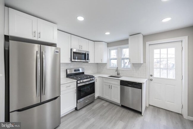 Building Photo - 2265 E Clearfield St