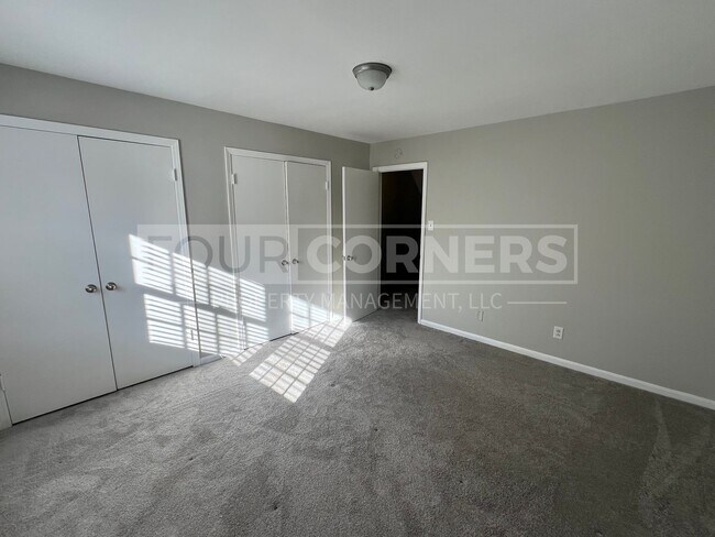 Building Photo - Lovely 2 Bedroom 1.5 Apartment