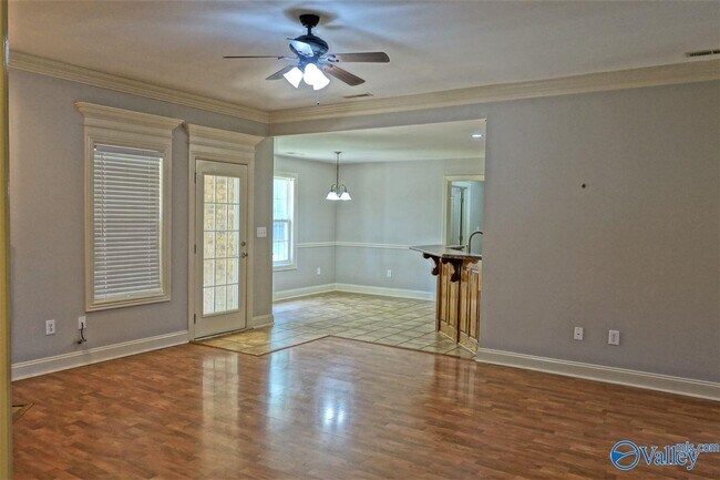 Building Photo - 16992 Woodhaven Dr