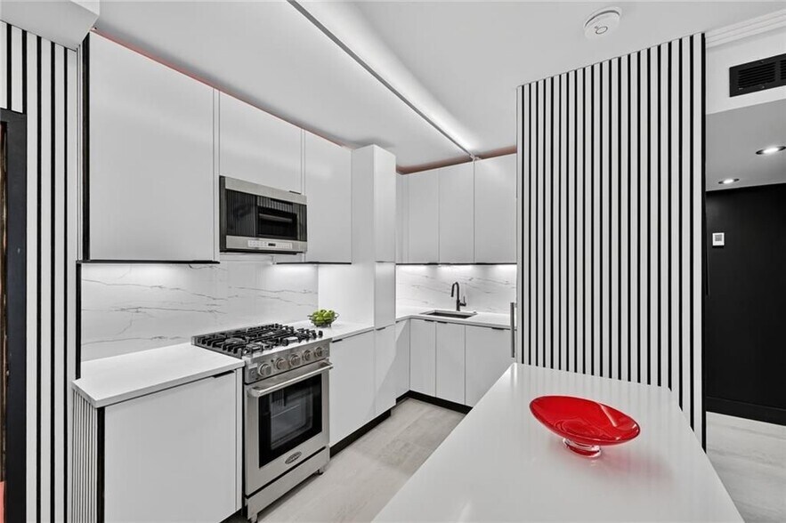 Building Photo - 2285 Peachtree Rd
