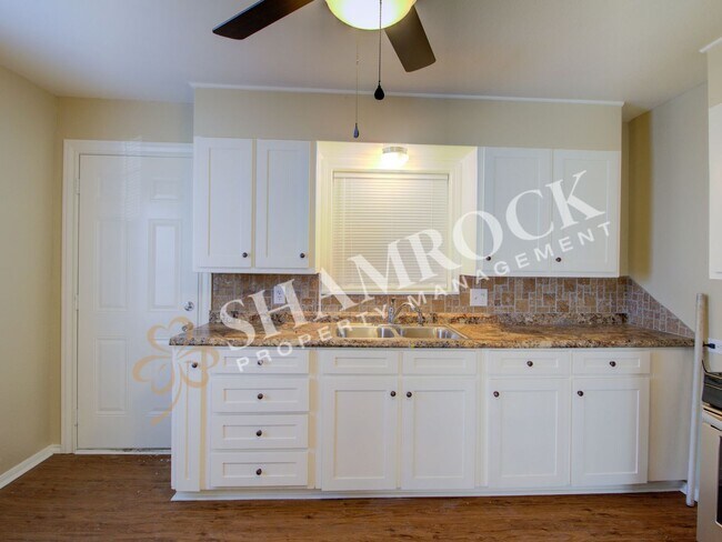 Building Photo - 2/1 Waco ISD House