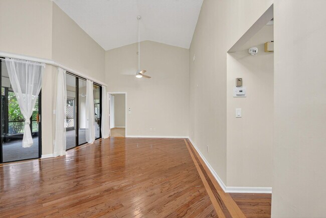 Building Photo - 8081 Cassia Dr