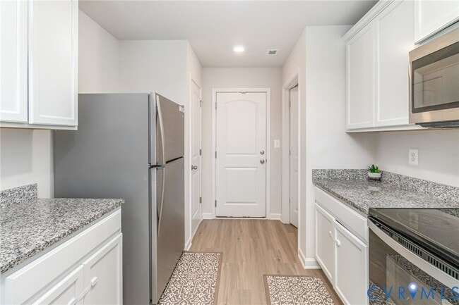 Building Photo - 7903 Honeybee Ct