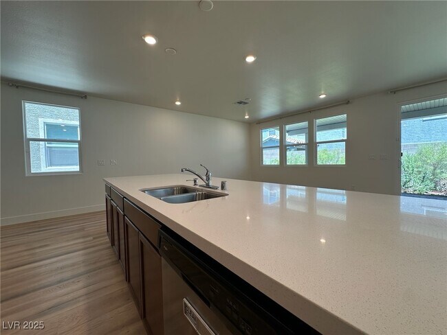 Building Photo - 6988 Sylmar Ave