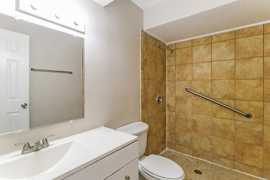 Building Photo - 4714 Glendower Dr
