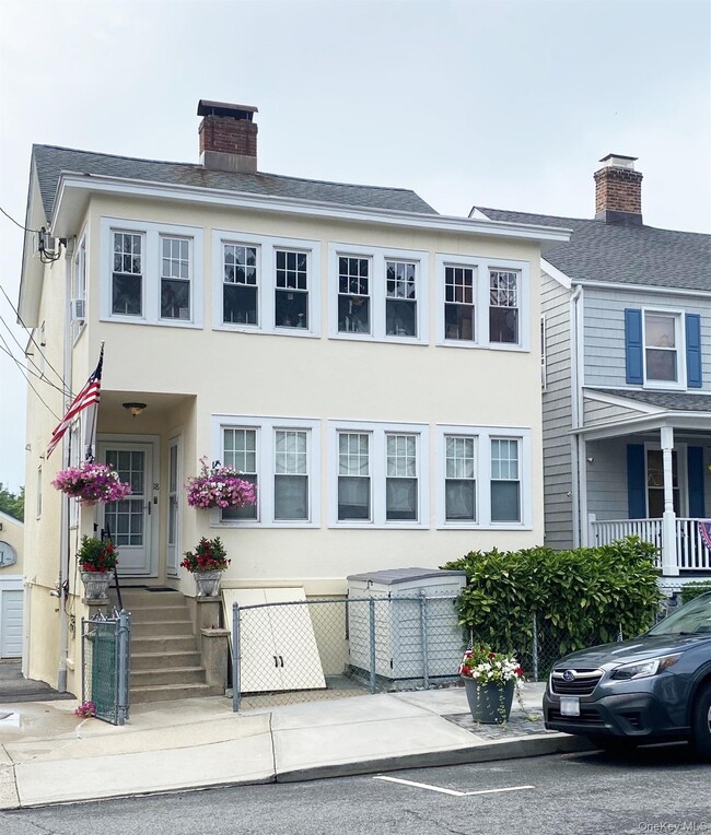 Building Photo - 18 S Eckar St