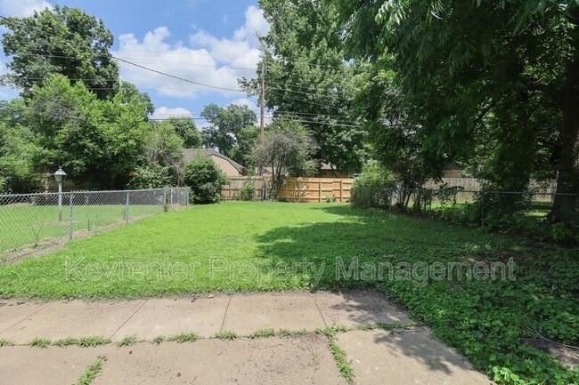 Building Photo - 6137 S Troost Ave